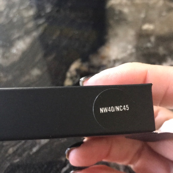 NEW MAC Finish Concealer Duo NW40 NC45 compact - Picture 4 of 8